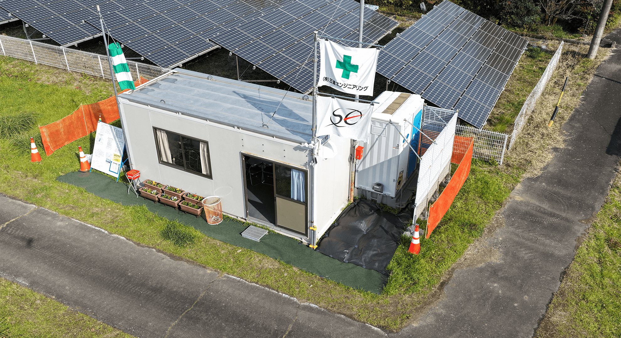 仮設事務所を上から撮影した写真