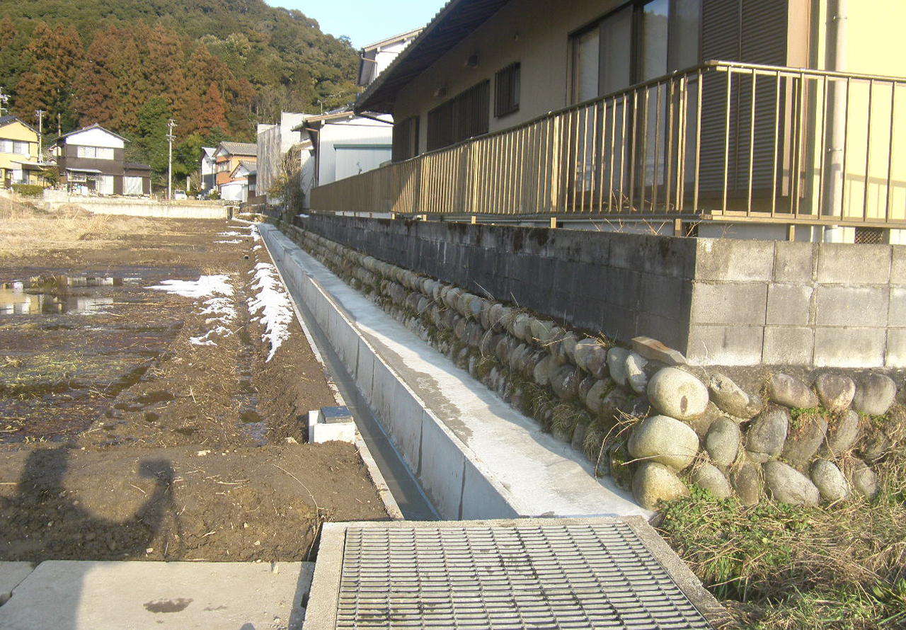 笹倉地内排水路改良工事の写真