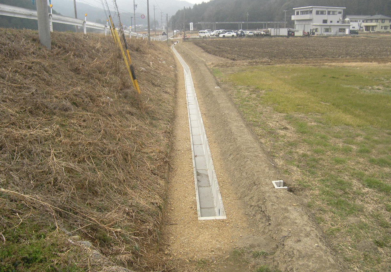 小倉地内排水路改良工事の写真