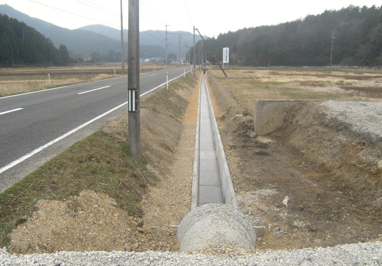 小倉地内排水路改良工事の写真